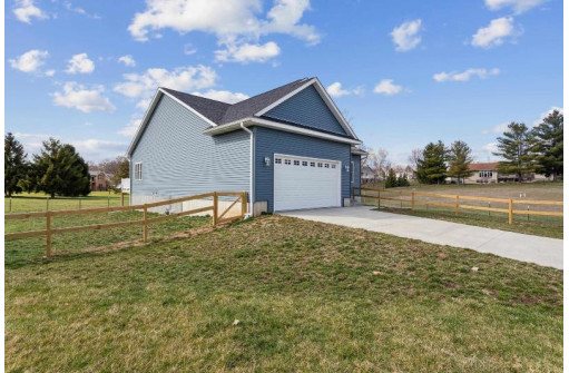 N6745 Clover Lane, Pardeeville, WI 53954