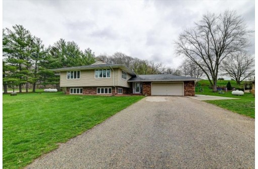 4260 Gotzion Road, Deerfield, WI 53531