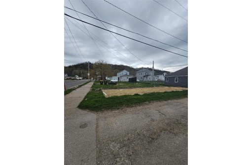 302 E Amelia Street, Cassville, WI 53806