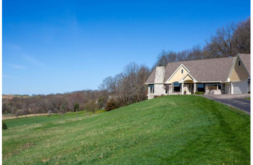 4893 Enchanted Valley Road, Middleton, WI 53562