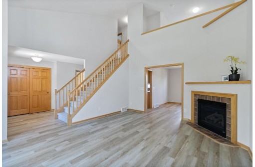 6 Yarrow Circle, Madison, WI 53719