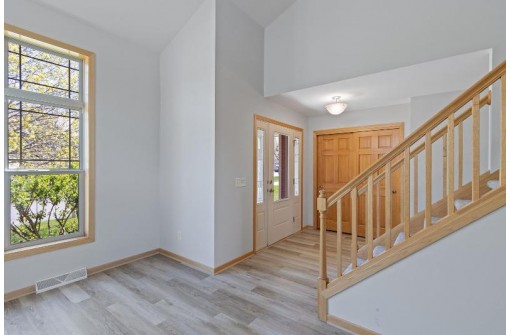 6 Yarrow Circle, Madison, WI 53719