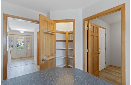 6 Yarrow Circle, Madison, WI 53719