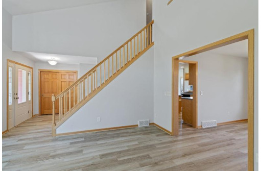 6 Yarrow Circle, Madison, WI 53719