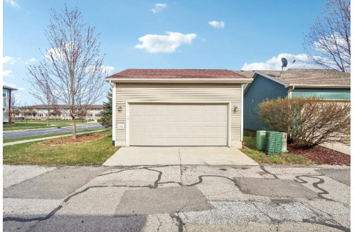 1528 Don Simon Drive, Sun Prairie, WI 53590