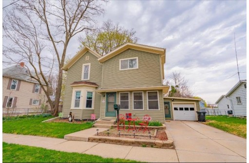 108 W Randolph Street, Stoughton, WI 53589