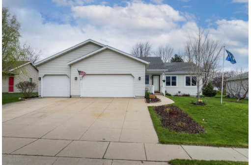 214 Overlook Terrace, Marshall, WI 53559