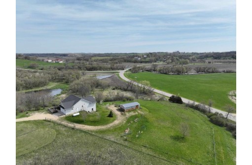 16896 Pond View Lane, Mineral Point, WI 53565