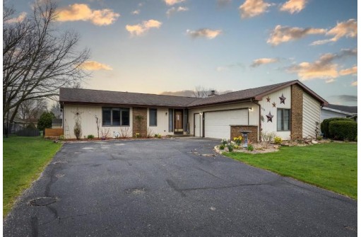 3210 Briar Crest Drive, Janesville, WI 53546