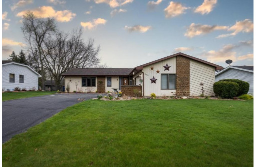 3210 Briar Crest Drive, Janesville, WI 53546