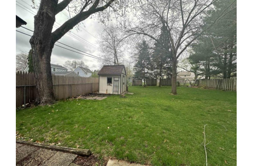 1037 Cleveland Avenue, Beloit, WI 53511