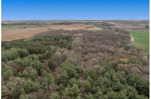 N8425 Pineview Drive, Wisconsin Dells, WI 53965