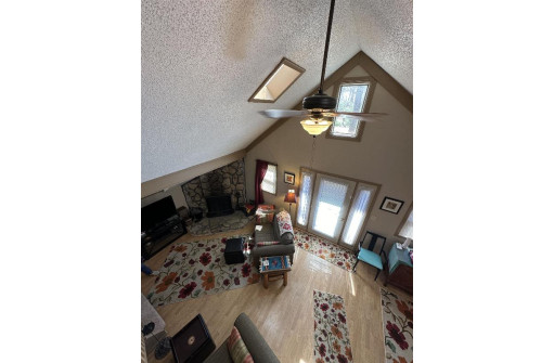 W1620 Cliff House Road, Lyndon Station, WI 53944