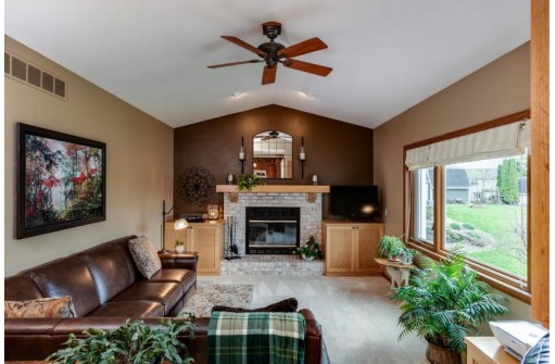 833 Glenview Drive, Verona, WI 53593