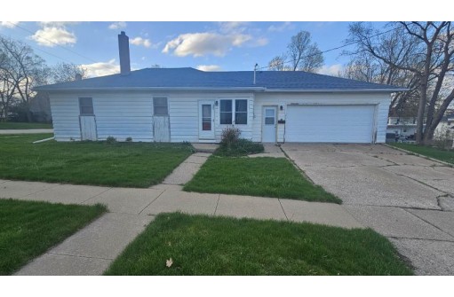 643 W Cherry Street, Lancaster, WI 53813