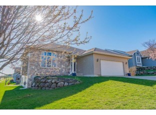 700 Stonefield Way Mount Horeb, WI 53572