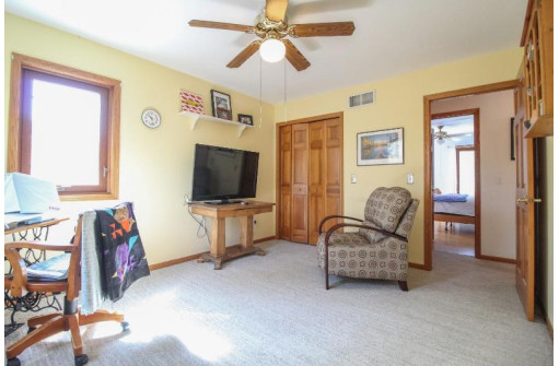 W9570 Henry Street, Cambridge, WI 53523