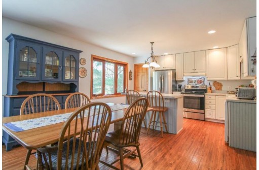 W9570 Henry Street, Cambridge, WI 53523