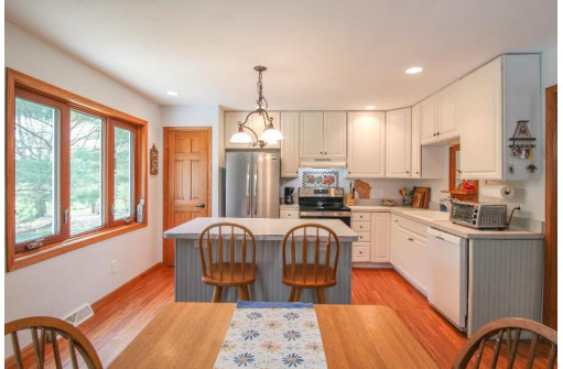 W9570 Henry Street, Cambridge, WI 53523