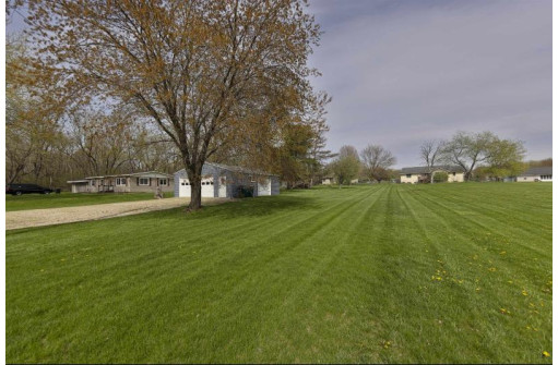 10351 N Ellendale Road, Edgerton, WI 53534