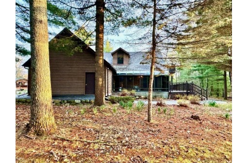 135 Lake Shore Drive, Wisconsin Dells, WI 53965