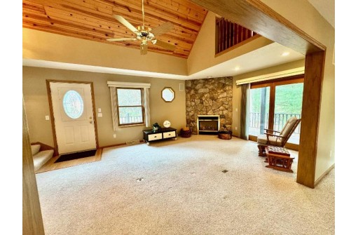 135 Lake Shore Drive, Wisconsin Dells, WI 53965