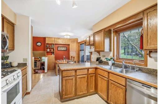 5809 Chester Circle, Fitchburg, WI 53719