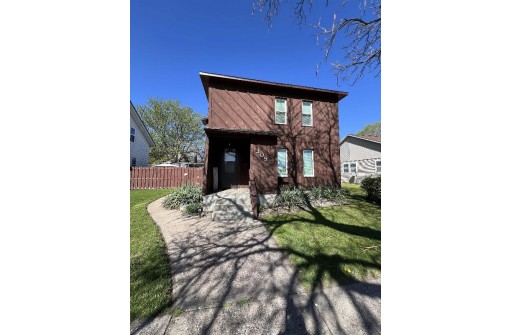 309 S Michigan Street, Prairie Du Chien, WI 53821