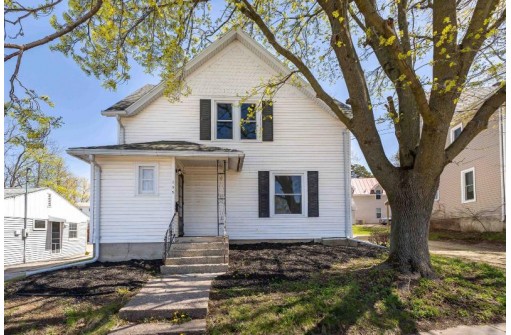 155 Center Street, Platteville, WI 53818