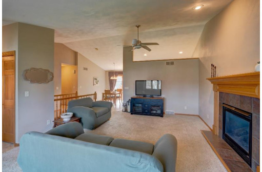 541 Stonehaven Drive, Sun Prairie, WI 53590