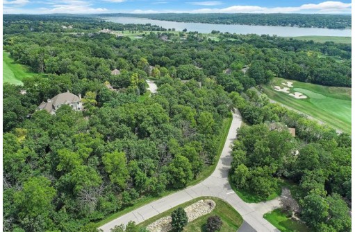 660 Legend Drive, Lake Geneva, WI 53147