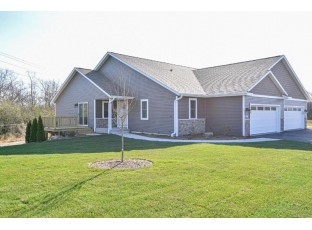 422 Trailview Xing Waterford, WI 53185-4380