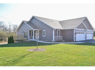 420 Trailview Xing Waterford, WI 53185-4380