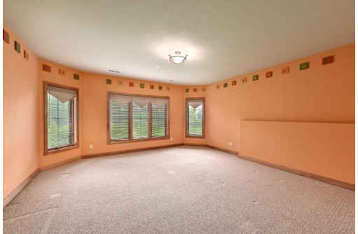 W213N5230 Golfview Drive, Menomonee Falls, WI 53051-6268