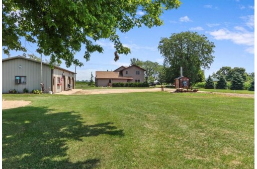 N855 Six Corners Road, Walworth, WI 53184-5807