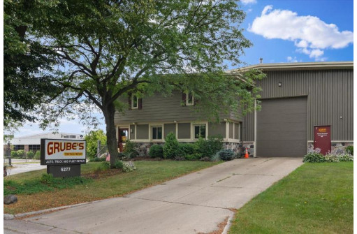 5227 West Beaver Creek Parkway, Brown Deer, WI 53223