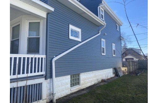 3171 South 9th Street, Milwaukee, WI 53215-4722