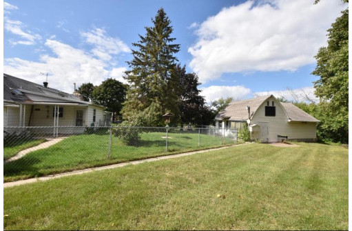 N94W17842 Appleton Avenue, Menomonee Falls, WI 53051-1320