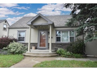 2828 South 9th Place Milwaukee, WI 53215-3946