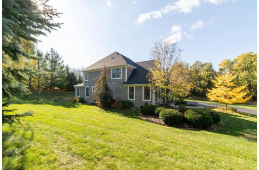 N1517 Meadow Ridge Circle, Lake Geneva, WI 53147