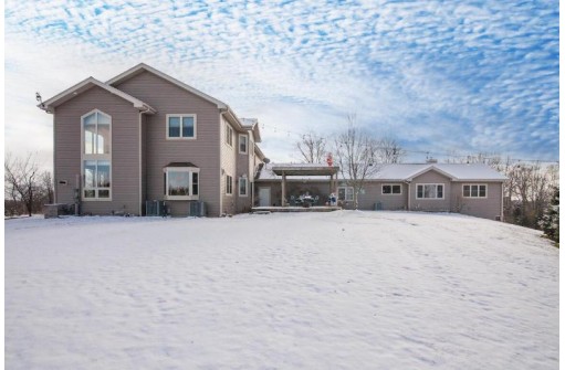 W2483 Bakertown Drive W2485, Helenville, WI 53137