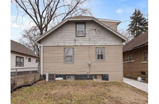 5549 North 33rd Street, Milwaukee, WI 53209-4833