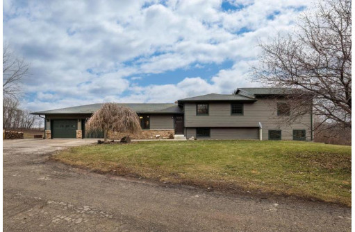 W6640 County Road V, Holmen, WI 54636