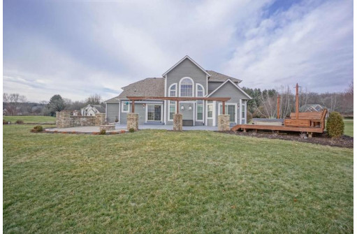 228 Crooked Stick Pass, North Prairie, WI 53153-9622