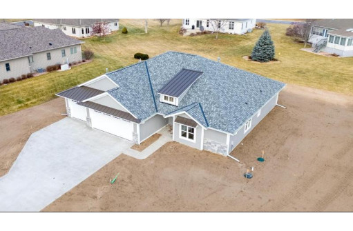 2111 Mapledale Drive, West Bend, WI 53090