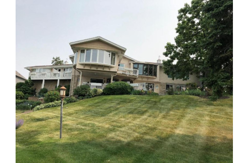 S68W18118 Island Drive, Muskego, WI 53150-9090