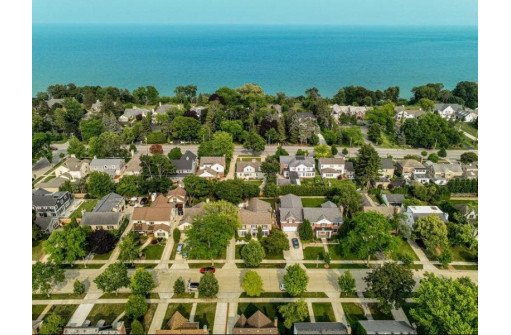 6336 North Berkeley Boulevard, Whitefish Bay, WI 53217-4333