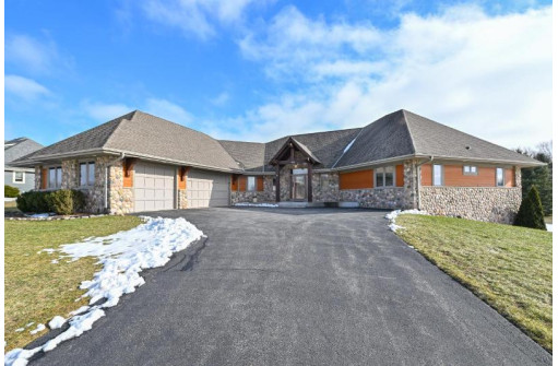 229 Cypress Point, North Prairie, WI 53153-9619