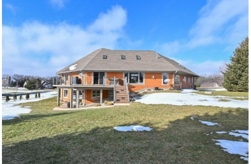 229 Cypress Point, North Prairie, WI 53153-9619