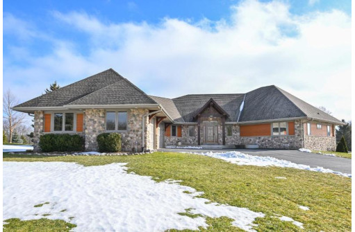 229 Cypress Point, North Prairie, WI 53153-9619